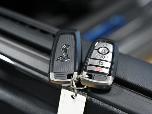 Used 2020 Ford Mustang Shelby GT500 w/ Carbon Fibre Track Pack image 54