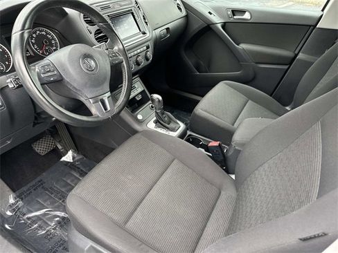 Used 2017 Volkswagen Tiguan Limited w/ Premium Package image 20