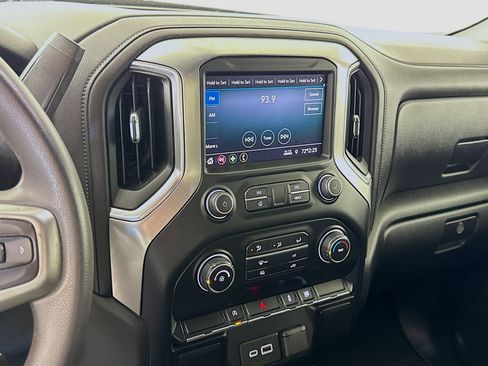 Used 2020 Chevrolet Silverado 1500 LT w/ Trailering Package image 18