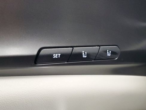 Used 2025 Kia Carnival SX w/ SX Dark Edition Package FWD image 17