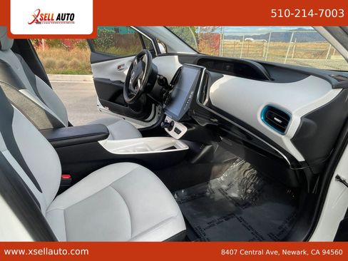 Used 2017 Toyota Prius Prime Premium FWD image 8
