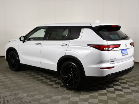 Used 2024 Mitsubishi Outlander SE Black Edition AWD/4WD image 8