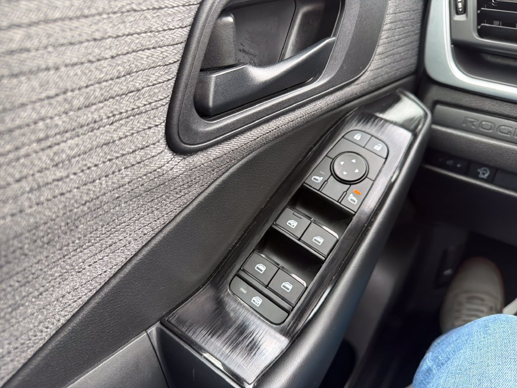 Used 2023 Nissan Rogue S AWD/4WD image 31