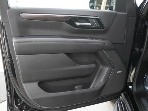 Used 2025 Chevrolet Tahoe Premier w/ Sun And Tow Package AWD/4WD image 21