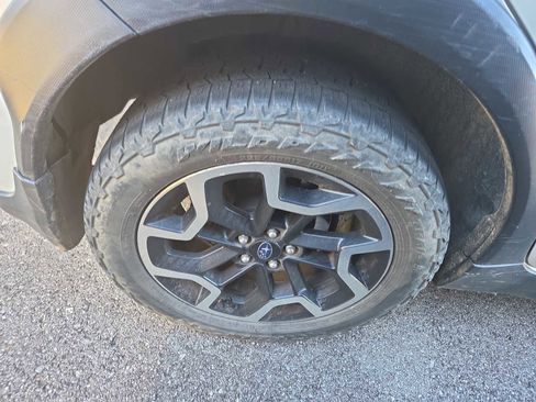 Used 2017 Subaru Crosstrek 2.0i Limited image 3