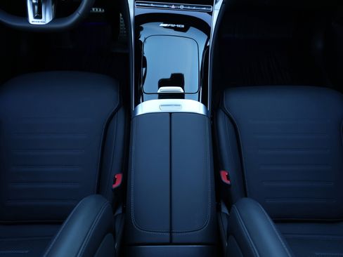 Certified 2025 Mercedes-Benz GLC 43 AMG 4MATIC image 33