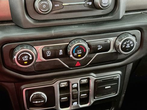 Used 2018 Jeep Wrangler Unlimited Sport S AWD/4WD image 16