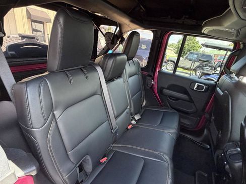 Used 2024 Jeep Wrangler Unlimited Sahara w/ Technology Group AWD/4WD image 37