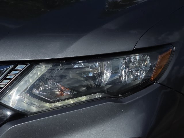 Used 2020 Nissan Rogue S FWD image 32