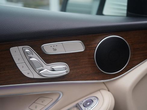 Used 2022 Mercedes-Benz GLC 300 4MATIC w/ Premium Package Lite image 17