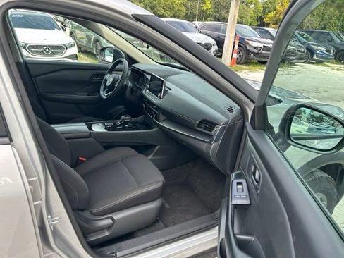 Used 2024 Nissan Rogue S FWD image 9
