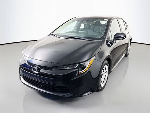 Used 2023 Toyota Corolla LE image 4