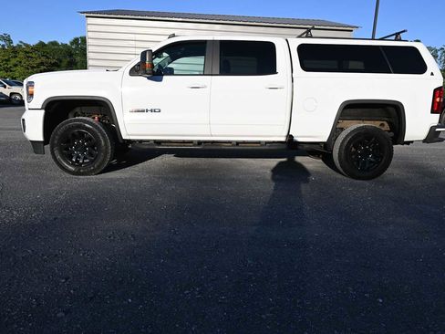 Used 2018 GMC Sierra 2500 SLT w/ All Terrain HD Package AWD/4WD image 8