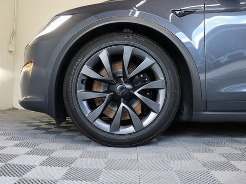 Used 2023 Tesla Model X image 9
