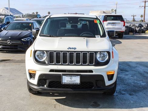 Used 2023 Jeep Renegade Latitude AWD/4WD image 3