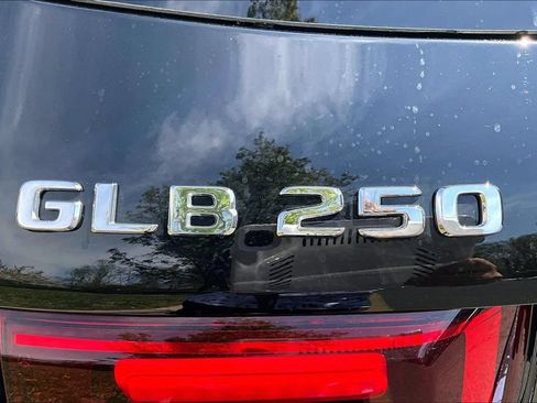 Used 2026 Mercedes-Benz GLB 250 4MATIC image 33
