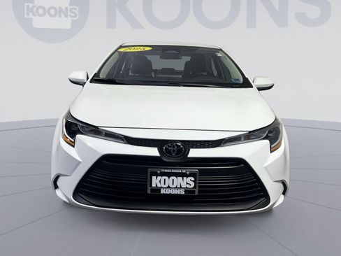 Used 2025 Toyota Corolla LE w/ LE Premium Package FWD image 4