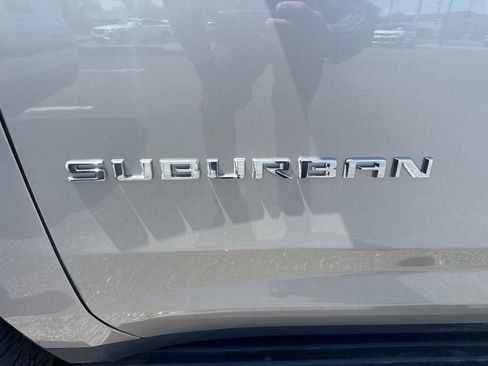 Used 2024 Chevrolet Suburban High Country w/ Advanced Technology Package AWD/4WD image 8