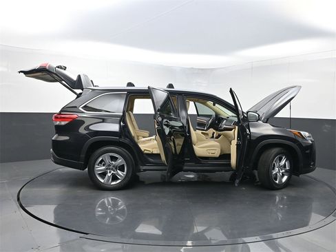 Used 2018 Toyota Highlander Limited image 37