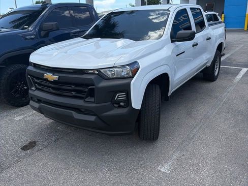 Used 2025 Chevrolet Colorado W/T RWD image 2