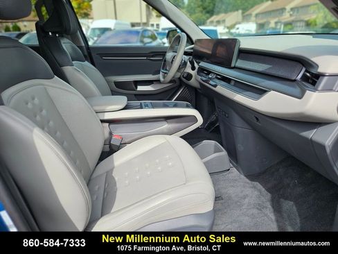 Used 2024 Kia EV9 Wind image 11