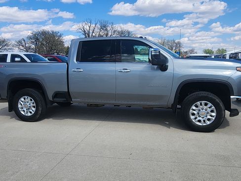 Used 2025 Chevrolet Silverado 2500 LTZ AWD/4WD image 4