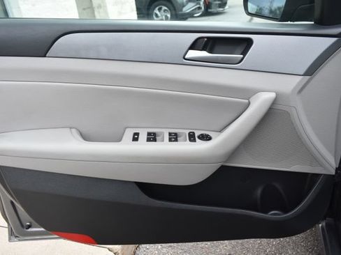 Used 2019 Hyundai Sonata SEL w/ Tech Package 02 FWD image 17