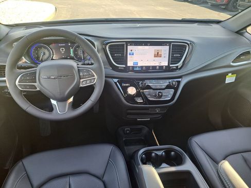 New 2026 Chrysler Pacifica Select FWD image 10