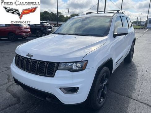 Used 2017 Jeep Grand Cherokee Laredo AWD/4WD image 1