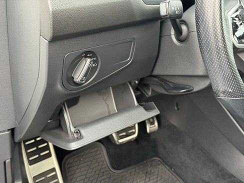 Used 2022 Volkswagen Tiguan SE R-Line image 14