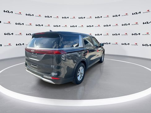 Used 2024 Kia Carnival LX FWD image 8