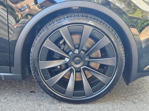 Used 2022 Tesla Model X image 17