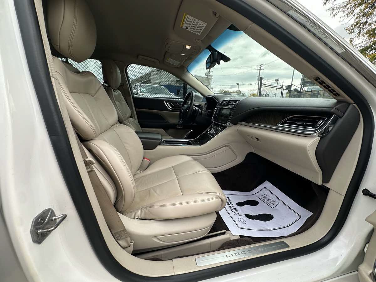 Used 2017 Lincoln Continental Select FWD image 25