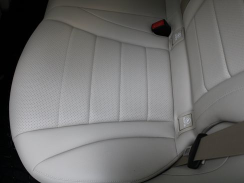 Used 2022 Mercedes-Benz GLC 300 4MATIC image 22