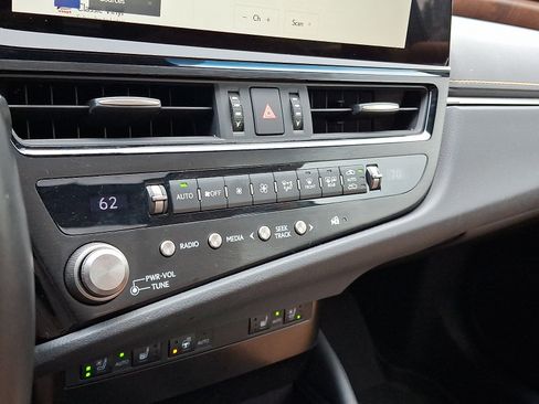 Certified 2023 Lexus ES 350 w/ Premium Package FWD image 17