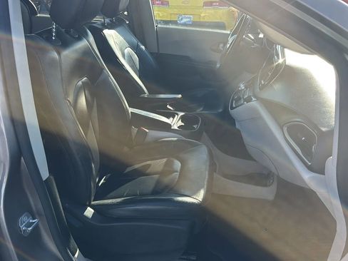 Used 2017 Chrysler Pacifica Touring-L image 30