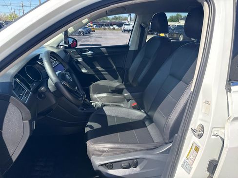 Used 2021 Volkswagen Tiguan SE image 9
