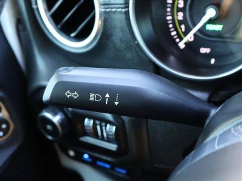 Used 2022 Jeep Wrangler Unlimited Sahara AWD/4WD image 15