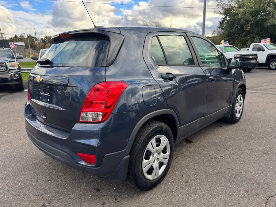Used 2018 Chevrolet Trax LS w/ LPO, Protection Package FWD image 5