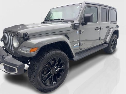 Used 2021 Jeep Wrangler Unlimited Sahara w/ Cold Weather Group image 11
