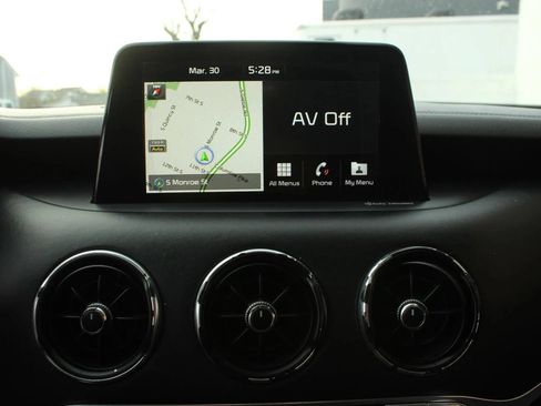 Used 2018 Kia Stinger Premium image 30