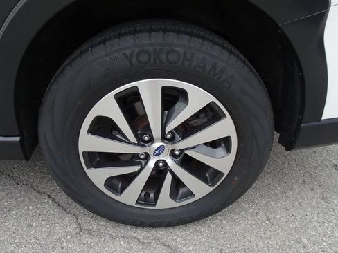 Used 2024 Subaru Outback Premium AWD/4WD image 10