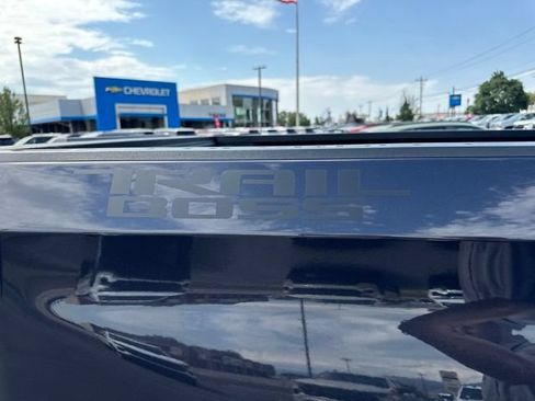 Used 2023 Chevrolet Silverado 1500 Custom Trail Boss w/ LPO, Dark Essentials Package AWD/4WD image 12