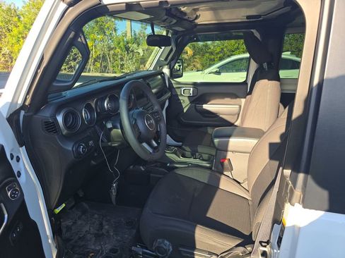 Used 2023 Jeep Wrangler Willys image 4