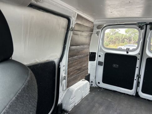 Used 2019 Nissan NV200 SV w/ Back Door Glass Package image 10