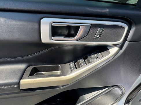 Used 2020 Ford Explorer XLT w/ Equipment Group 202A image 12