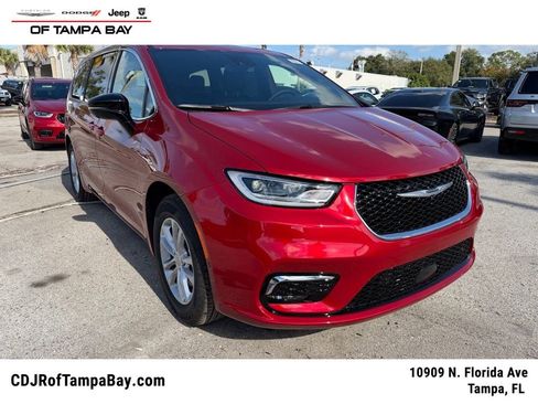 New 2026 Chrysler Pacifica Select FWD image 1