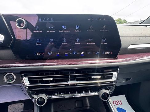 Used 2026 Chevrolet Traverse Z71 AWD/4WD image 28