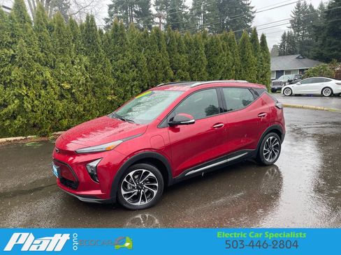 Used 2023 Chevrolet Bolt EUV Premier w/ Sun & Sound Package image 3