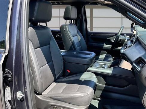 Used 2022 Chevrolet Tahoe Z71 w/ Luxury Package AWD/4WD image 7